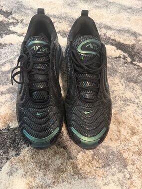 Nike Air Max 720 Throwback Future Iridescent Black Men’s Size 13 AO2924-003